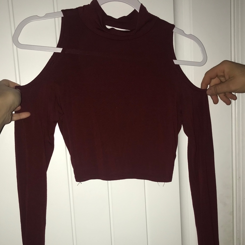 Cold shoulder crop top
